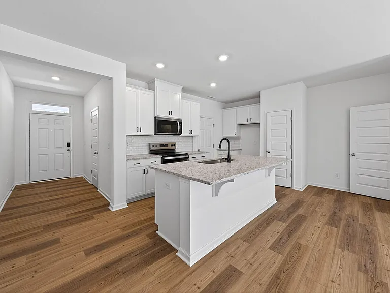200 Parker Ln — Photo 5