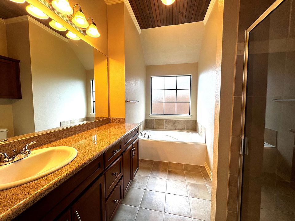 1st image of 2902 Silver Oak Ct