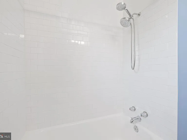 2512 N Dearing St — Photo 23