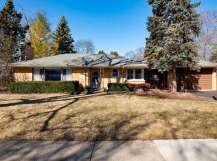 1900 Palmgren Dr, Glenview, IL