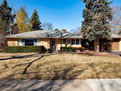 1900 Palmgren Dr, Glenview, IL, 60025