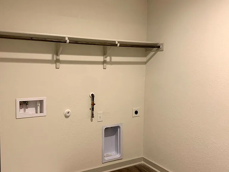 1812 Bonham Ln — Photo 21