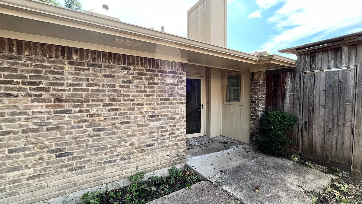 2 bed, 2.0 bath, 1119 sqft, $2,050 — Photo 4