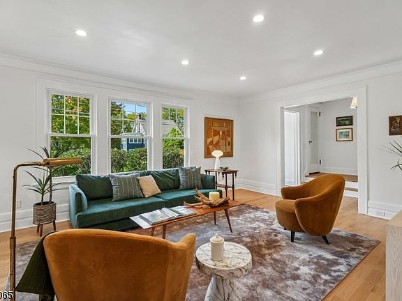 5th image of 28 Oberlin St