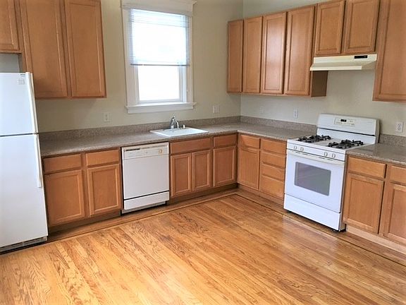 2nd image of 351B 29th St