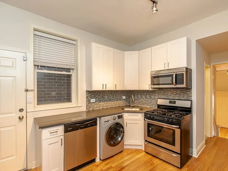 2411-13 N Talman/2622-24 W Fullerton