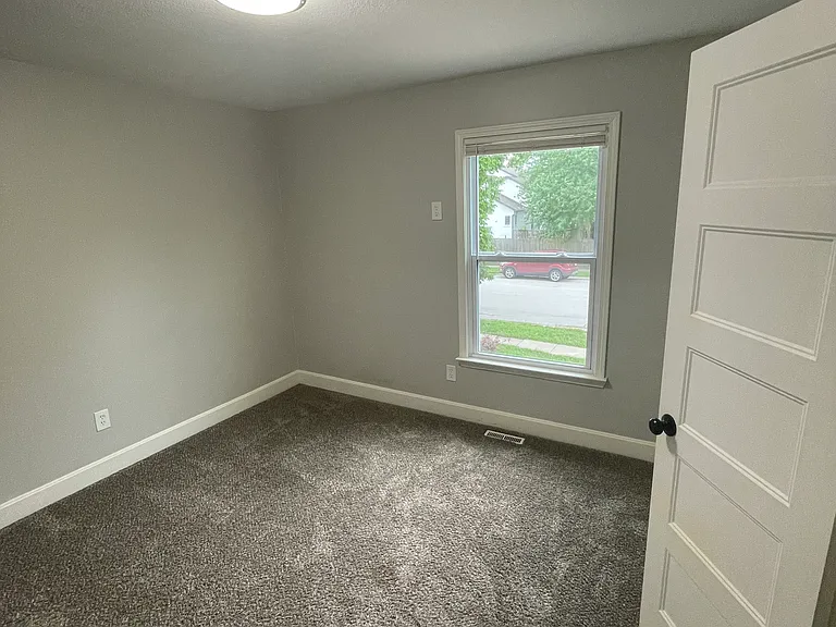 664 NE Clubhouse Dr — Photo 9