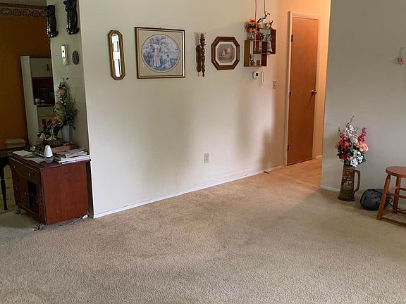 4th image of 812 6th Ave