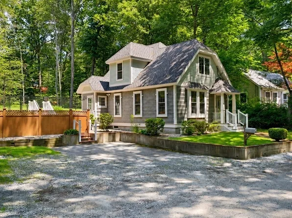 10 Mayflower Path, Wayland, MA 01778