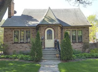2439 Birchwood Ln, Wilmette, IL