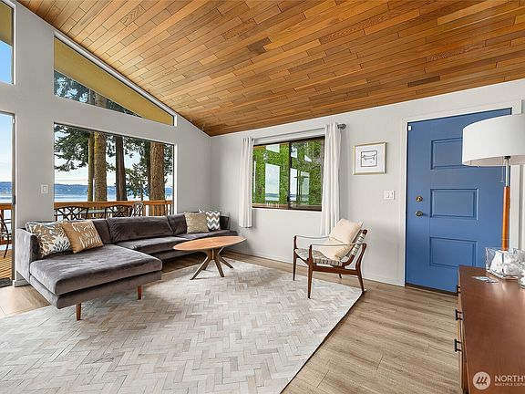 Large living room to relax and enjoy the views>