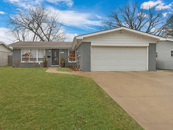 3517 Newcastle Rd, Waukegan, IL 60087