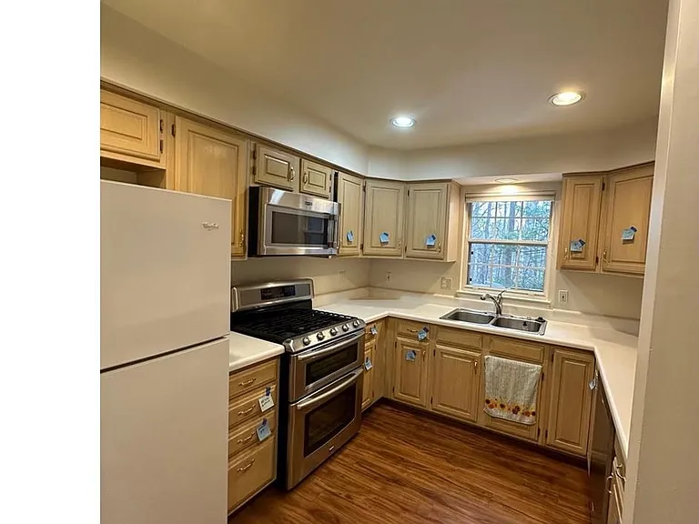 1414 Park Garden Ln — Photo 3