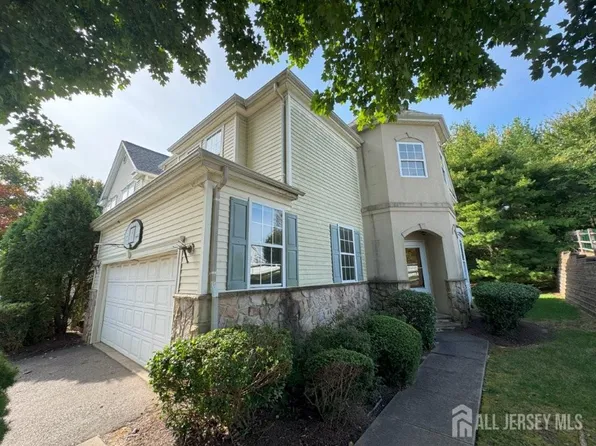 100 Overhill Dr, Parlin, NJ 08859