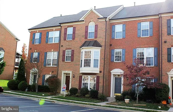 4 bed, 3.5 bath, 2640 sqft, $2,650 — Photo 2