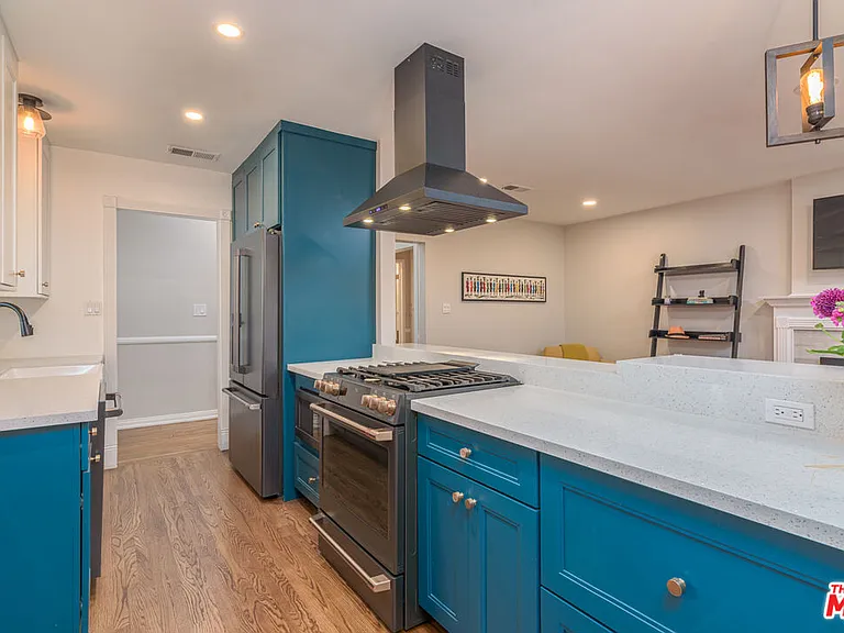 16604 Gilmore St — Photo 11