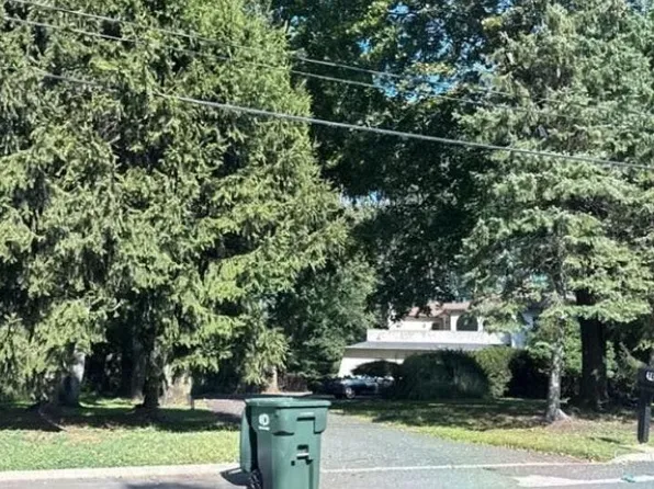 14 Line Rd, Holmdel, NJ 07733