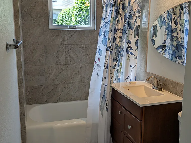 6034 NE 8th Ave — Photo 5