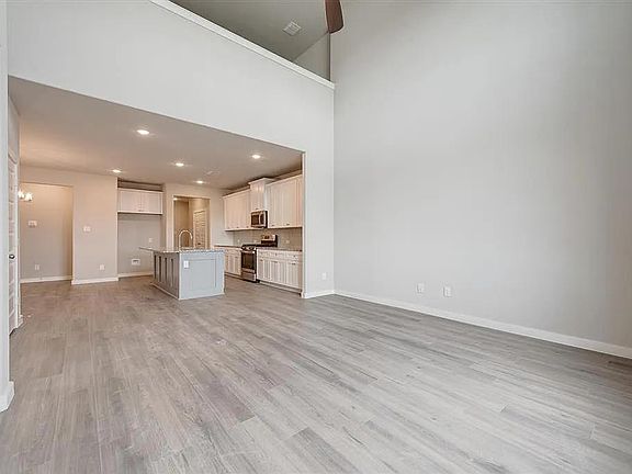 3rd image of 4705A Alliance St