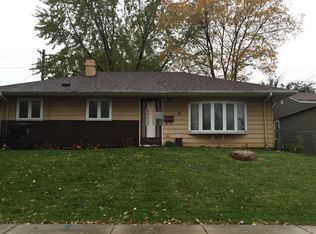 16 Evergreen Ln, Carpentersville, IL