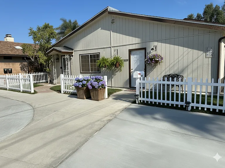 7132 Yarmouth Ave — Photo 4