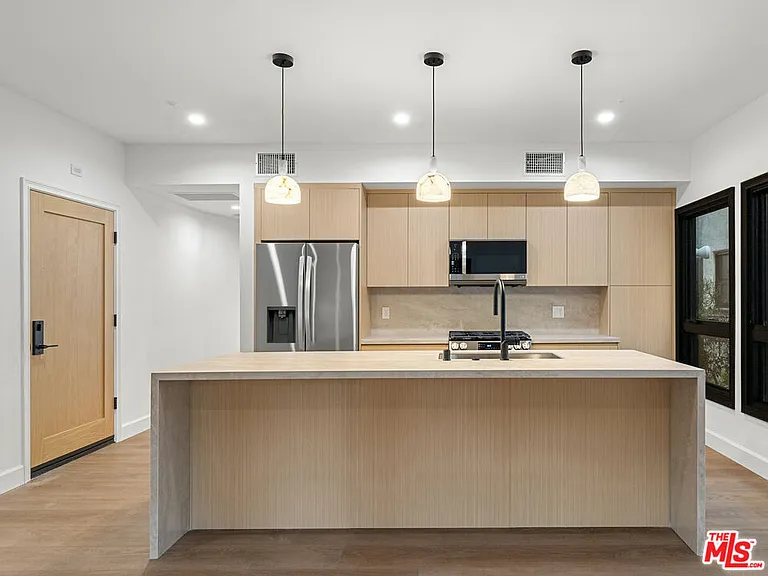 132 S Oakhurst Dr #1 — Photo 2