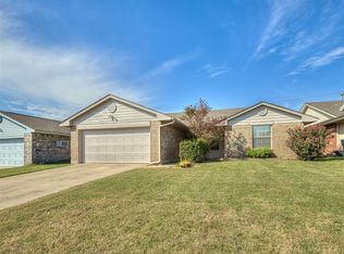 321 Bradgate Dr, Yukon, OK 73099