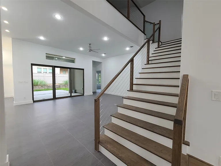 2812 Almanzor Ave — Photo 12