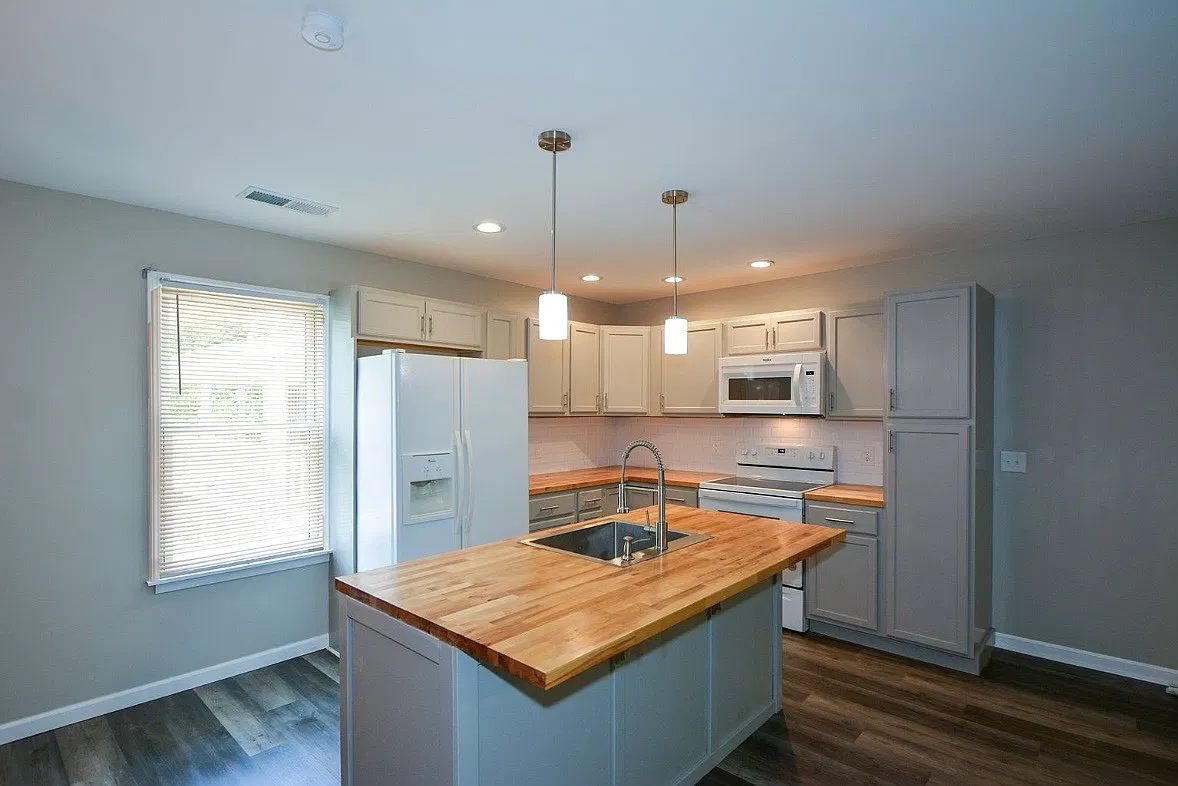 2 bed, 1100 sqft, $1,500 — Photo 4