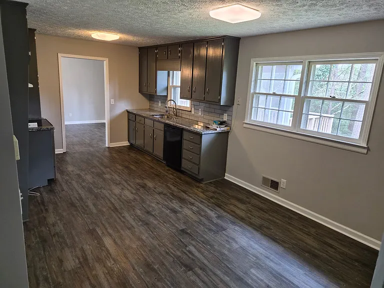 506 Jefferson Dr — Photo 4