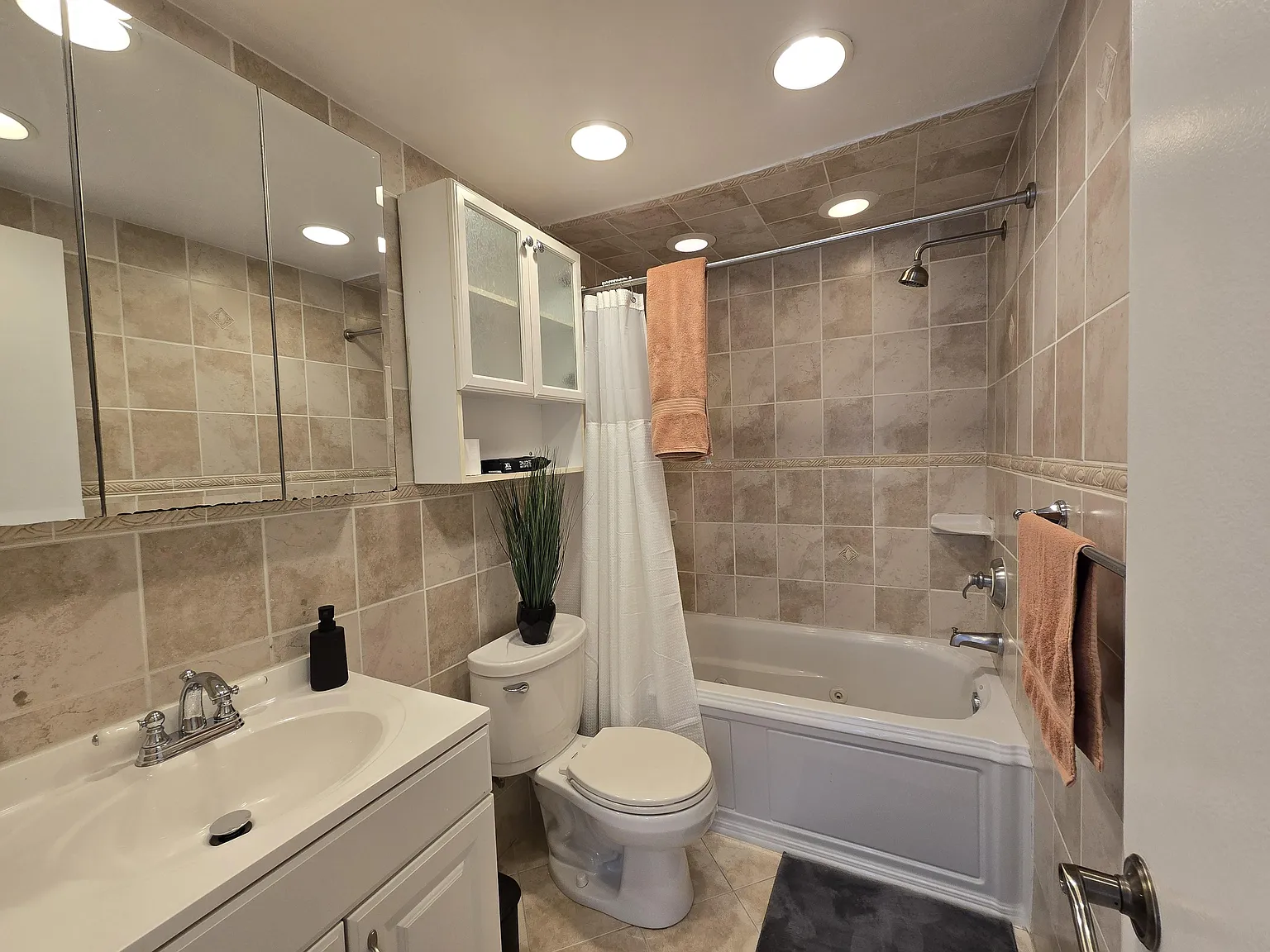 3 bed, 2.5 bath, 2000 sqft, $1,351 — Photo 3