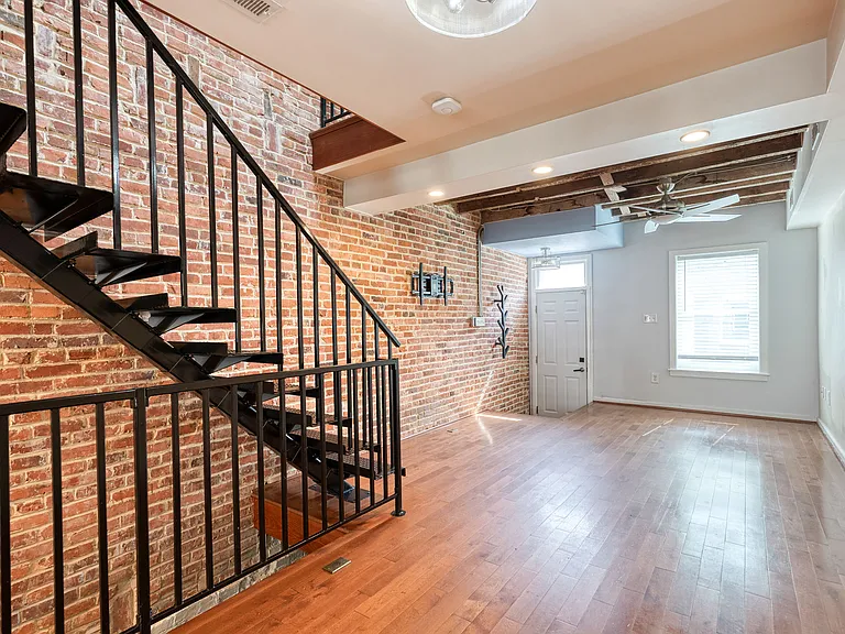 112 N Streeper St — Photo 4