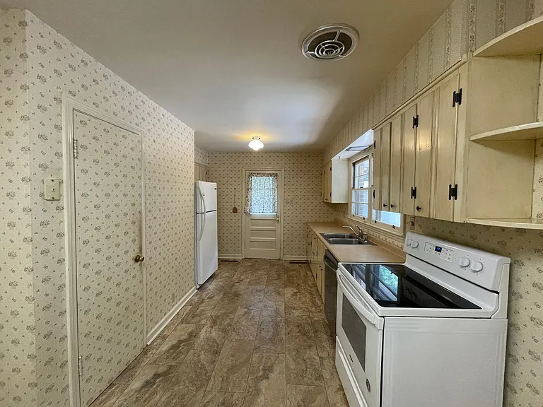 106 Silver Bluff Rd — Photo 22