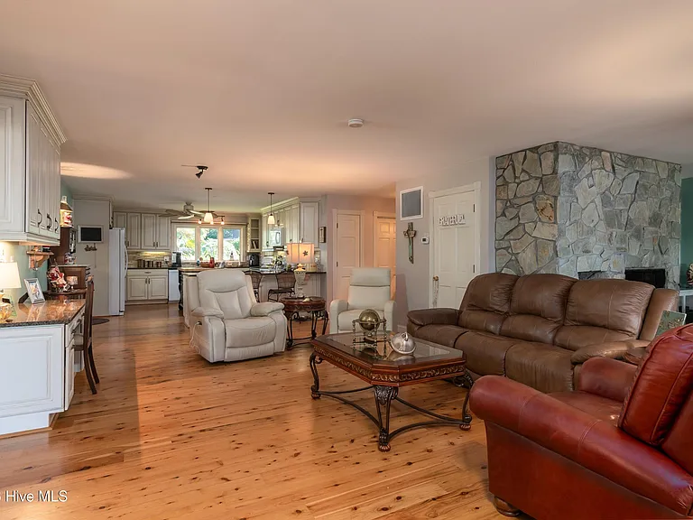 810 Madam Moores Ln #A — Photo 24
