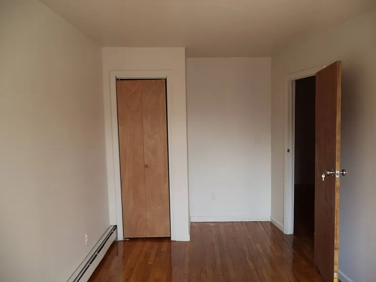 107-53 Remington St — Photo 5
