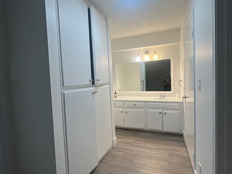 Park West Apartments — Photo 17