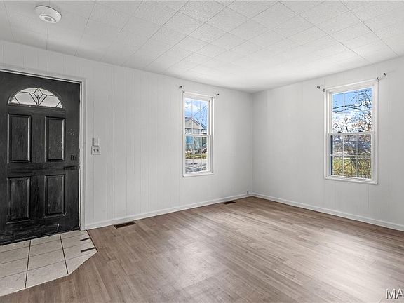 4th image of 921 S 4th St