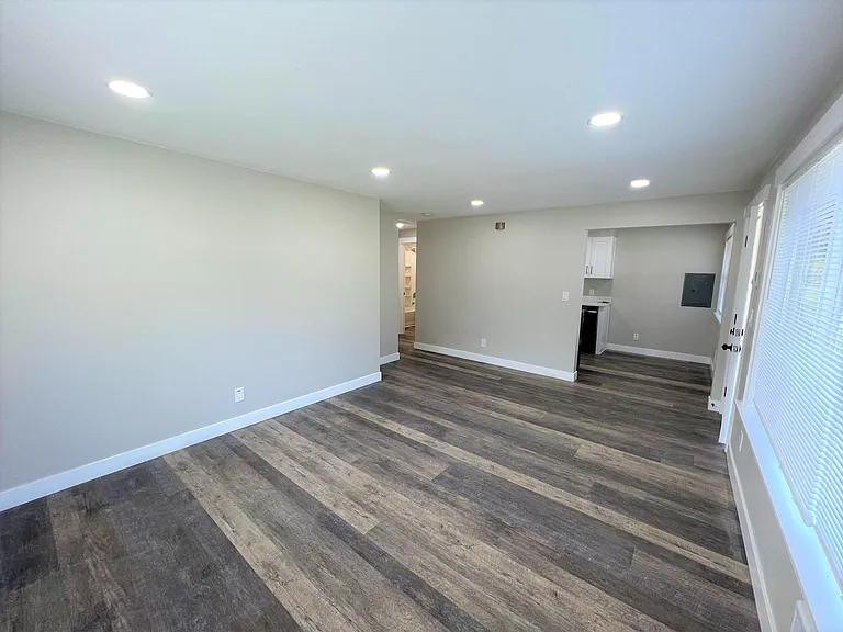 603 N Charleston Ave — Photo 4