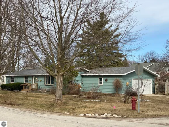 204 1st St, Elk Rapids, MI 49629