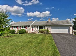 1722 County Line Rd, Bechtelsville, PA 19505
