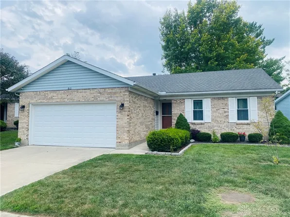 812 Spring Lake Cir, Enon, OH 45323