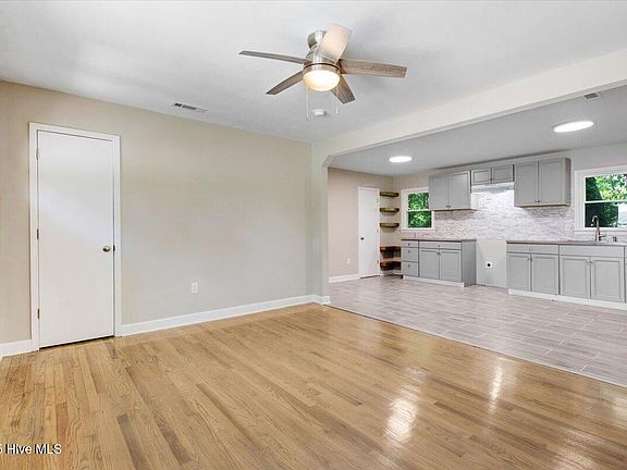 5th image of 412 E 18th Street
