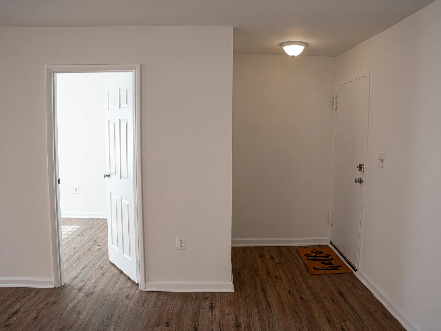 2 bed, 841 sqft, $1,900 — Photo 4