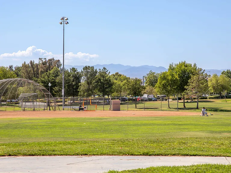 2 Miles away from Bridgeport Park.