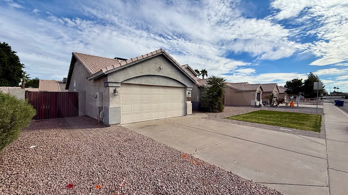 3 bed, 2.0 bath, 1620 sqft, $2,450 — Photo 3