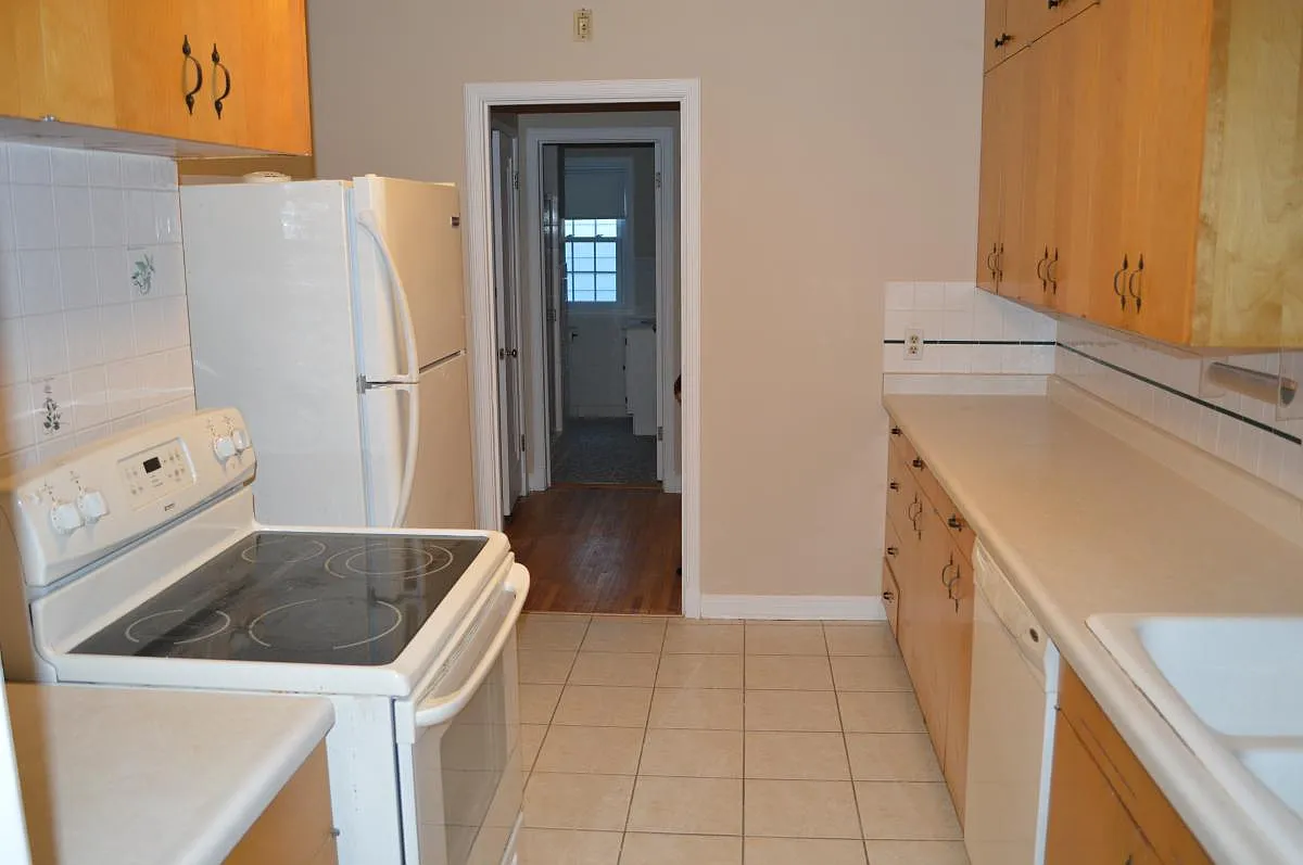4 bed, 2.5 bath, 2633 sqft, $2,600 — Photo 3