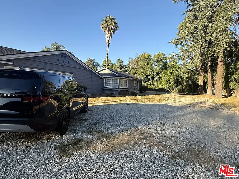 14151 Chandler Blvd — Photo 11