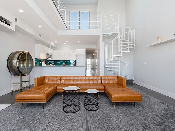 4th image of 811 S Western Ave #Penthouse 4
