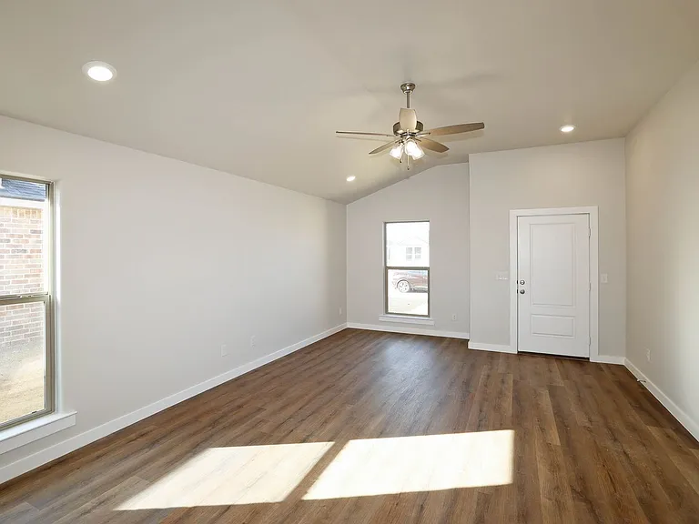 3003 Swenson St — Photo 13