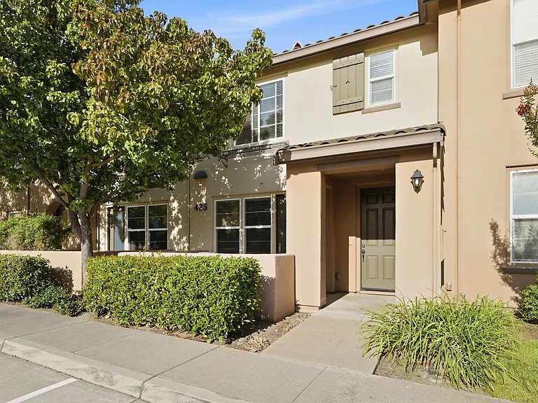 425 Regatta Ln #103-00 — Photo 32
